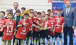 Futsalda küçük erkeklerin şampiyonu Mimar Sinan