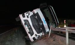 Çorum yolunda alkol  yüklü TIR devrildi