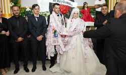 Gelin ve damada "Acı kaybımız" çelengi ile sürpriz