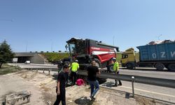 Otomobil, freni kilitlenen biçerdöverin altına girdi: 2 yaralı