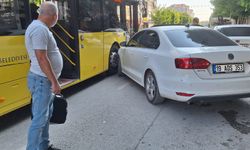 Halk otobüsü ile otomobil çarpıştı 2 yaralı