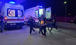 Yaya geçidinde motosikletin çarptığı 4 kişi yaralandı