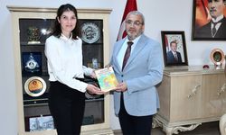 “Benim Gözümden Kitaplar”  Cemil Çağlar’a hediye edildi