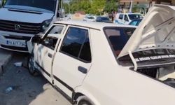 Çorum'da alkollü sürücü park halindeki araca çarptı: 1’i bebek 3 yaralı