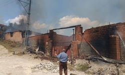 Yangında ev ve ahır kül oldu