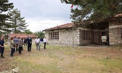 Vali Çalgan, cemevi,  cami ve okul inceledi