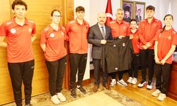 Özel yüzücülerden Vali Çalgan’a ziyaret