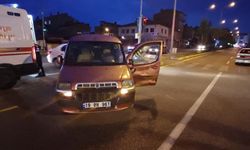 Çorum'da hafif ticari araçla çarpışan motosikletin sürücüsü yaralandı