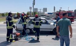 İki otomobil  çarpıştı: 3 yaralı