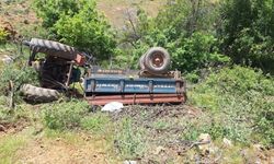 Devrilen traktörün sürücüsü öldü