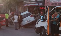 Otomobil işyerine daldı