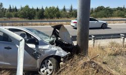 Otomobil bariyerlere çarptı: 1 yaralı