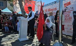 Bayrak teyzeye araba çarptı