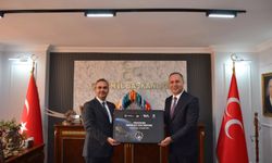 Bakan Kacır MHP'yi ziyaret etti