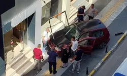 Otomobiliyle iş yerine daldı!