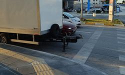 Vatandaş soruyor: "Bu karavanın caddede işi ne?"