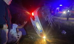 Virajı alamayan otomobil  devrildi: 5 yaralı