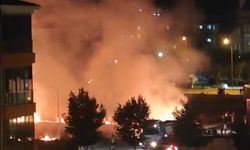 Havai fişek attılar, mahalle tutuştu