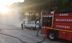 Seyir halindeki  otomobil yandı