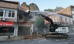 Osmancık’ta eski binaların yıkımına başlandı