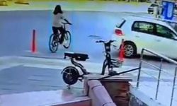 TIR'ın çarptığı çocuk hayatını kaybetti! Kaza anı kamerada