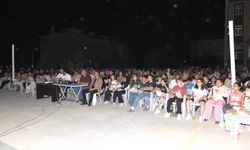 Mahalle muhtarından halka açık hava sinema gösterimi