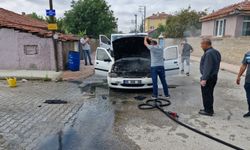 Seyir halindeki otomobil yandı