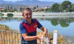 Kızılırmak’a düşen küçük kedi kurtarıldı