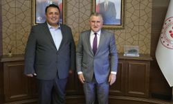Kaya, Çorum’a modern bir gençlik  merkezi, Alaca’ya spor salonu istedi