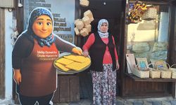 Yaptığı yöresel lezzetlerle  hem evini geçindiriyor hem de  kadınlara istihdam sağlıyor