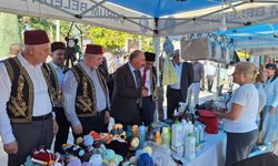 Esnaf standını incelediler