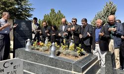 “Bozkırın Tezenesi”  mezarı başında anıldı
