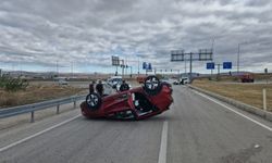 Ölüm kavşağında yine kaza: 3 yaralı