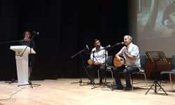Ozan Meftuni Topçu, türkülerle anıldı