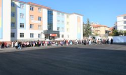 Bahçelievler İlkokulu  bahçesi yenilendi