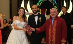 Elif ile Akın Ünal’ın nikâhını Belediye Başkanı Aşgın kıydı
