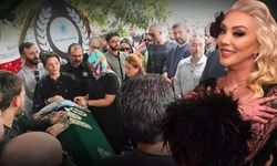 Güllü'nün cenazesinde gözyaşları sel oldu! Kızı cenaze töreninde fenalaştı