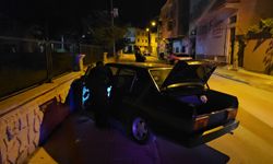 Çorum’da polisten kaçarken kaza yapan araçtan  silah ve sentetik ecza çıktı