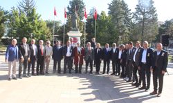 Atatürk Anıtı’na Ahilik çelengi