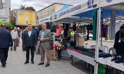 Gür ve Uzun’dan stand açan esnafa destek
