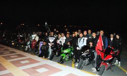 Motosiklet tutkunlarından  coşkulu Cumhuriyet korteji