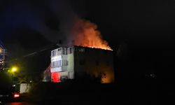 Çorum’da yıldırım düşen iki katlı evde yangın çıktı