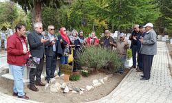 Efsane folklorcu Bahri  Ertek kabri başında anıldı