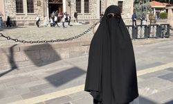 Çarşafla gezen erkek  şahıs gözaltına alındı