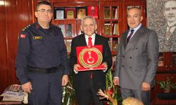 Komutan Ayvaz’dan Yolyapar’a armağan