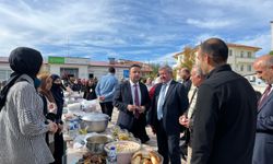 Laçin'de öğrenciler Filistin yararına kermes düzenledi