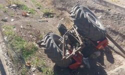 Traktör dereye düştü: Sürücünün durumu ağır