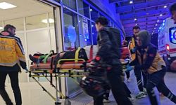 Motosiklet ile otomobil çarpıştı: Motosiklet sürücüsü yaralandı