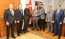 Çalgan şampiyonları makamında ağırladı