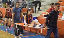 Kaptan Elif sahayı sedye ile terk etti